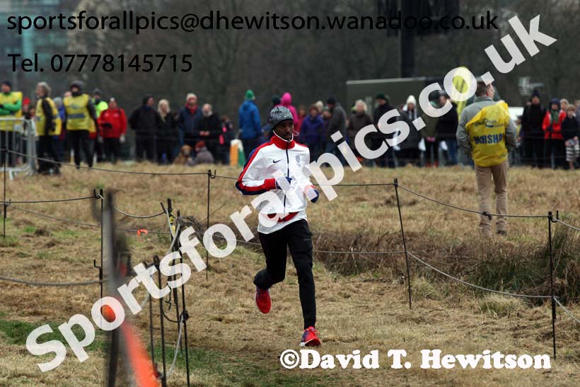 Mo Farah warming up for the senior mens Great Edinburgh Cross Country, 2017 Great Edinburgh Cross Country. Photo: David T. Hewitson/Sports for All PIcs